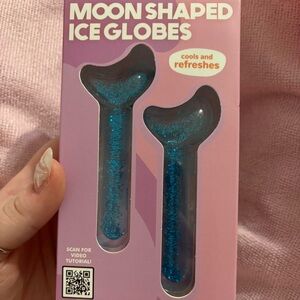 🛍️ Blue Moon shaped ice globe